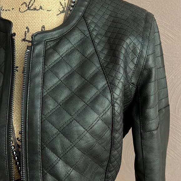 Leather jacket - Picture 2 of 4
